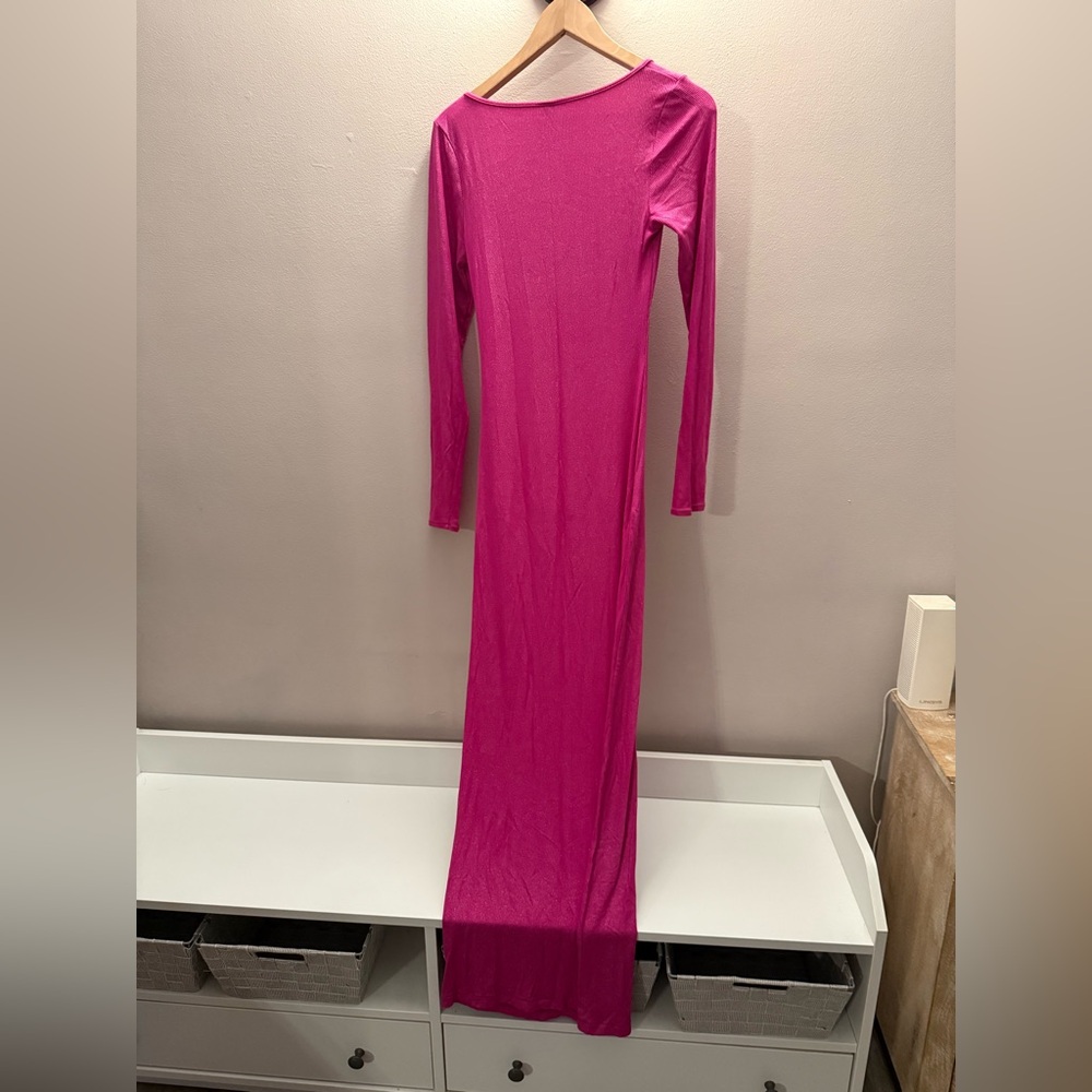 Elegant Pink Long Sleeve Dress skims